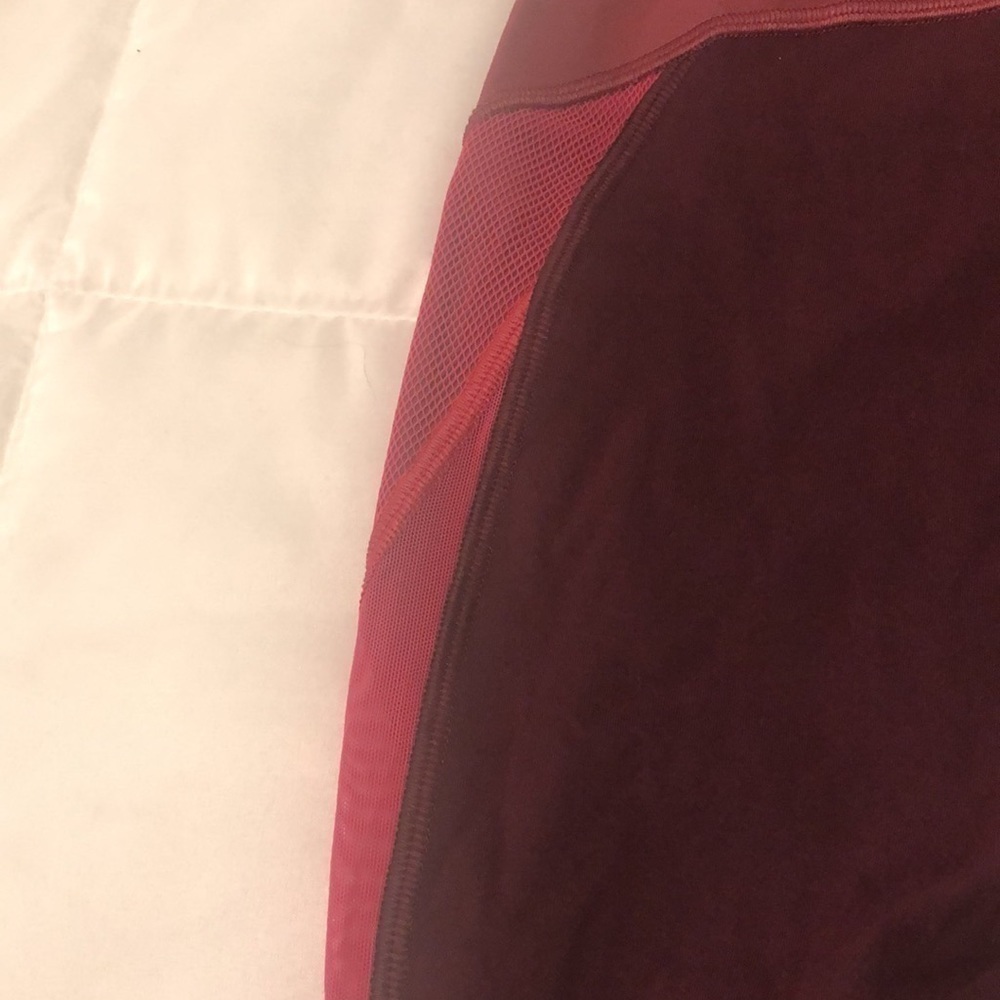 Lululemon Capri leggings in mesh mauves maroon - Picture 8 of 10